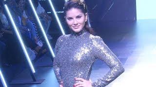 Sunny Leone dazzles as the showstopper at Lakme Fashion Week 2017