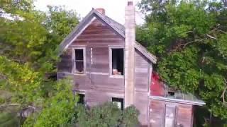 Drone footage of an old abandoned house, South Dakota, 4K, Phantom 4