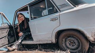 Russian girl stuck 29 trailer // Tanya got stuck in a muddy puddle Smoke wheels Revving