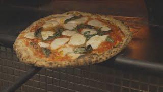 Artisans Learn Neapolitan Pizza-Making at School in Italy