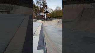 Technical tricks doing a whip to manual to foot jam #bmx #tricks #bmxfreestyle  #ride