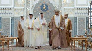 صاحب السمو حاكم الشارقة يصل إلى مسقط في زيارة رسمية ويلتقي سلطان عُمان