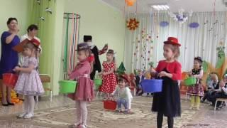 Очень красивый танец маленьких девочек. / Very nice little girls dance.