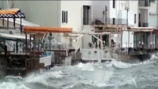 Floods batter coast of Turkey