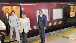 Emperor of Japan getting off the special train    ~Tokyo station~　