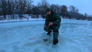 Зимняя Рыбалка в дождь 20 января  2024  на речке.