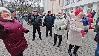 22.12.24г..."Пригласи Меня на Танец"... Sevenrose...звучит в Гомельском парке...