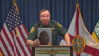 Florida sheriff's office volunteer accused of selling drugs out of patrol car