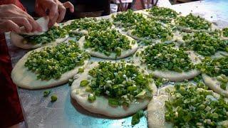 Taiwanese Street Food - Scallion Pancake, Pan Fried Chive Dumplings / 蔥油餅 , 韭菜餡餅