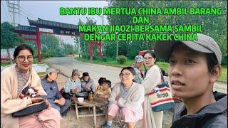 MAKAN JIAOZI BERSAMA SAMBIL DENGAR CERITA KAKEK DAN BANTU IBU MERTUA AMBIL BARANG