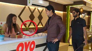 Proposing to lady OYO Manager Prank // by sumit cool dubey // Prayagraj