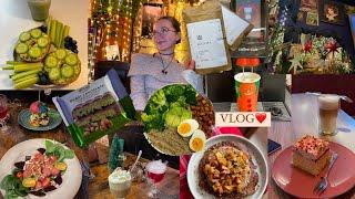 vlog (magiczna restauracja, kawiarnie, paczki, szkoła, paznokcie, przeróbki pokoju, jedzenie)