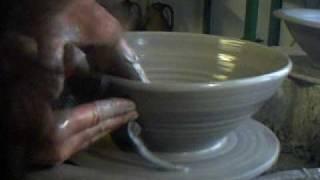 SIMON LEACH - throwing a largish open bowl !