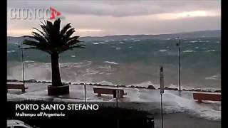 MONTE ARGENTARIO   Maltempo a Porto Santo Stefano  la mareggiata