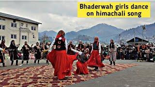 Bhaderwah ki girls na kiya Himachali song par dance ||