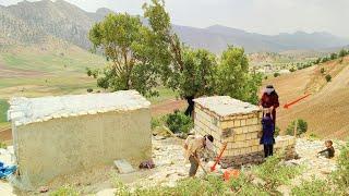 The skills of a single mother in the mountains for cementing bathrooms and toilets