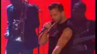 Ricky Martin "Grammy latino 2006"(Tu recuerdo- Pégate)