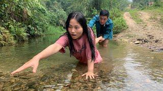 Thoi bathed in the stream after a tiring day of work - Phuc came back to stalk me