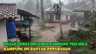 Suasana Hujan Di Kampung Pegunungan. Terpencil Tapi Kini Banyak Perubahan.