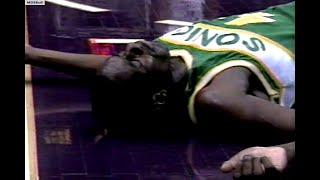 Karl Malone Elbows Shawn Kemp!