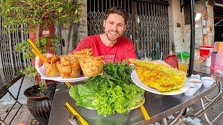 Showing foreigners what Vietnamese food is all about! 