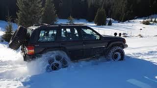 Jeep Grand Cherokee ZJ 5.9 V8 in snow