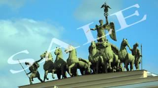 The chariot over the arch of the General staff. The Palace Square. Saint-Petersburg. 4K.