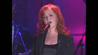 Bonnie Raitt performs "I Can't Make You Love Me" at the 2000 Hall of Fame Induction Ceremony