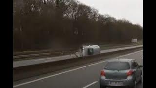 accident autoroute 130 km/h Renault Clio, highway accident, Bad drivers.