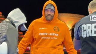 UNHAPPY Tyson Fury ENDS WORKOUT EARLY • OPEN WORKOUTS vs Usyk | Frank Warren Boxing