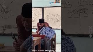 Momen Siswa Ketiduran di Kelas Disamperin Gurunya, Malah Pak Guru Kena Geplak