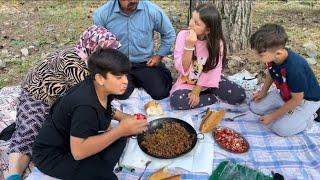 Yaylada piknik yaptık daha sonra benim yaşadığım ve ￼ çocukluğumun geçtiği yerleri gösterdim