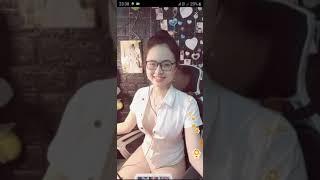 Bé vân lộ ti 11:20(Van still shows pink nipple)