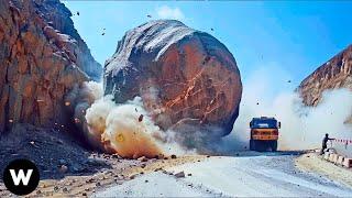 30 Massive Catastrophic Rockfalls And Landslides Caught On Camera!