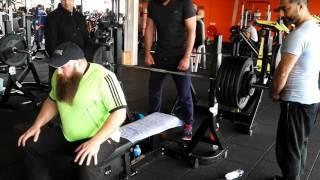 235 kg bankdrukken 517 lb RAW bench press Basic-Fit Geleen 22-04-2017