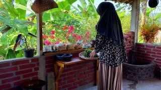 Living in the village, making delicious food and eating with family, Indonesian Village