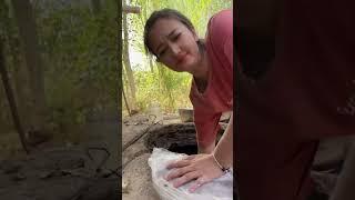 Village Life: Uyghur Girl Bakes Corn Flour Nan in Homemade Tandoor