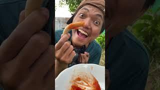 Makan Sosis Pedas