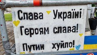 «Никого нельзя спасти убийством». Российские активисты вышли к посольству РФ в Риге