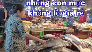 chợ cá tôm vô nhiều đồ quá tươi và rẻ ?mực khổng lồ giá rẻ