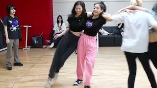 Twice Funny Moments Talk That Talk Dance Practice Behind The Scenes #twice #TALKTHATTALK