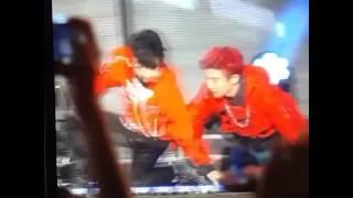 Chanyeol touching Baekhyun's ass