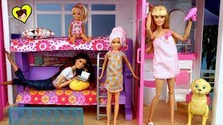 Rutina de Noche en Nueva Casa de Familia Barbie - Dreamhouse Adventures