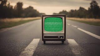 Old Retro TV on a Road Green Screen | 4K | Vintage | Global Kreators
