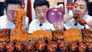 Brother Xiaofeng Eating Fast Food  Onions With Fried Chicken Thighs And Turkey Noodles Mukbang Show