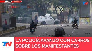 VENEZUELA I La policía dispersó a un grupo de manifestantes con un carro antimotín