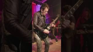 Vivian campbell...last in line live...rippin it  last in line solo