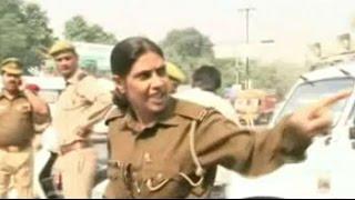 Woman constable creates scene when stopped for helmetless riding