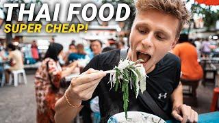 We try THAI STREET FOOD on CHIANG MAI biggest NIGHT MARKET! (we are SHOCKED)