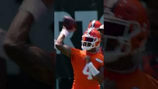 Deshaun Watson pass middle to Cedric Tillman